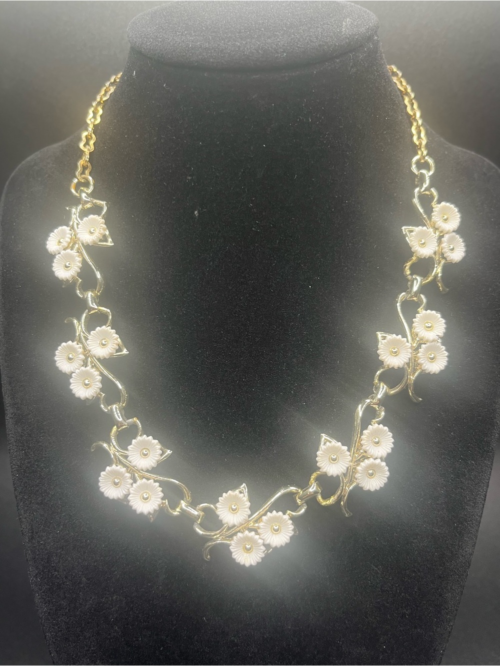 Vintage Mid Century White Floral Gold Tone Statement Necklace
